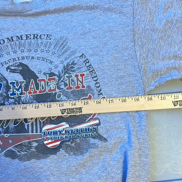 Toby Keith Made in America I Love This Bar & Grill Shirt Medium RARE - Picture 8 of 8